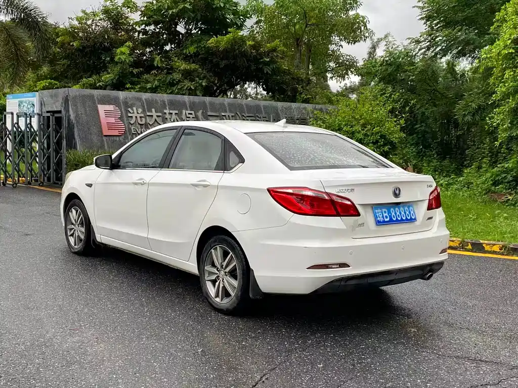 Changan Eado 2017 — фото 9