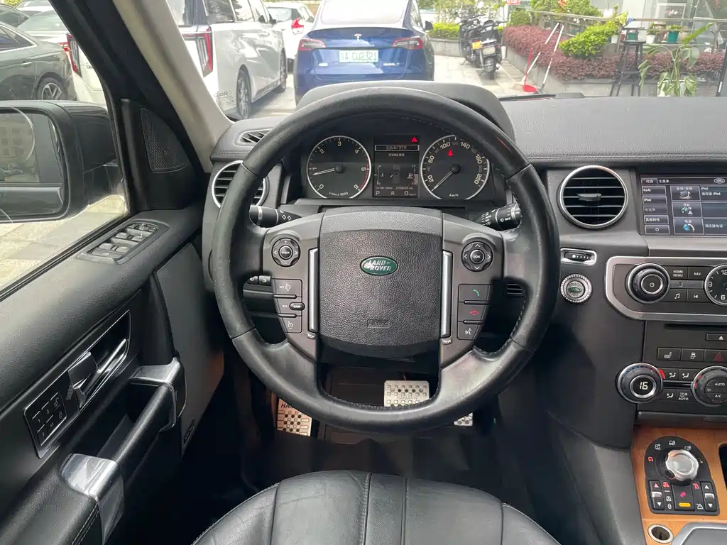 Land Rover Discovery 2012 — фото 11