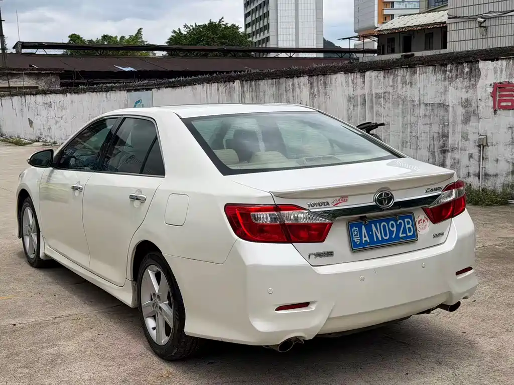 Toyota Camry 2013 — фото 2