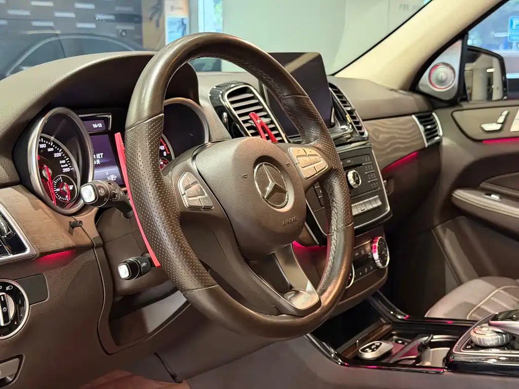 Mercedes-Benz GLE 2016 — фото 11