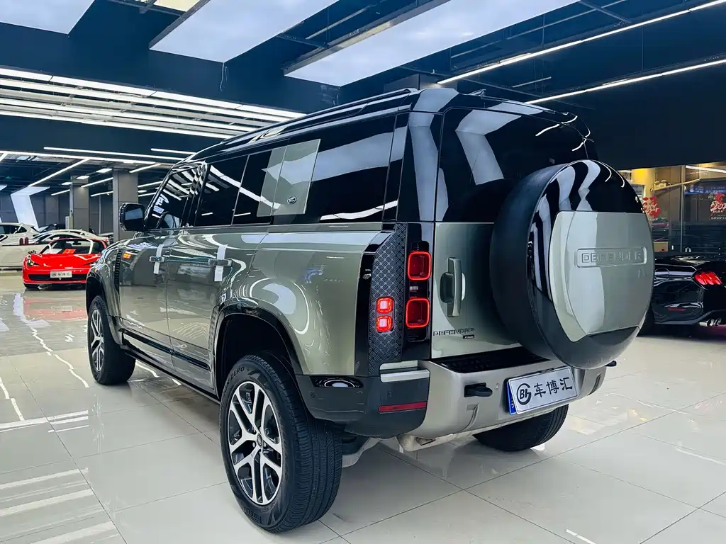 Land Rover Defender 2023 — фото 4