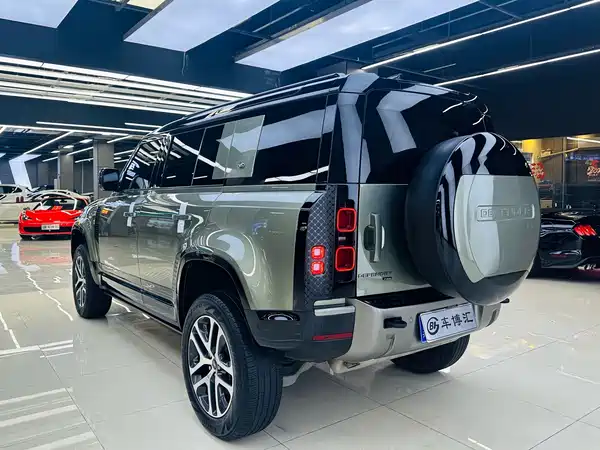 Land Rover Defender 2023