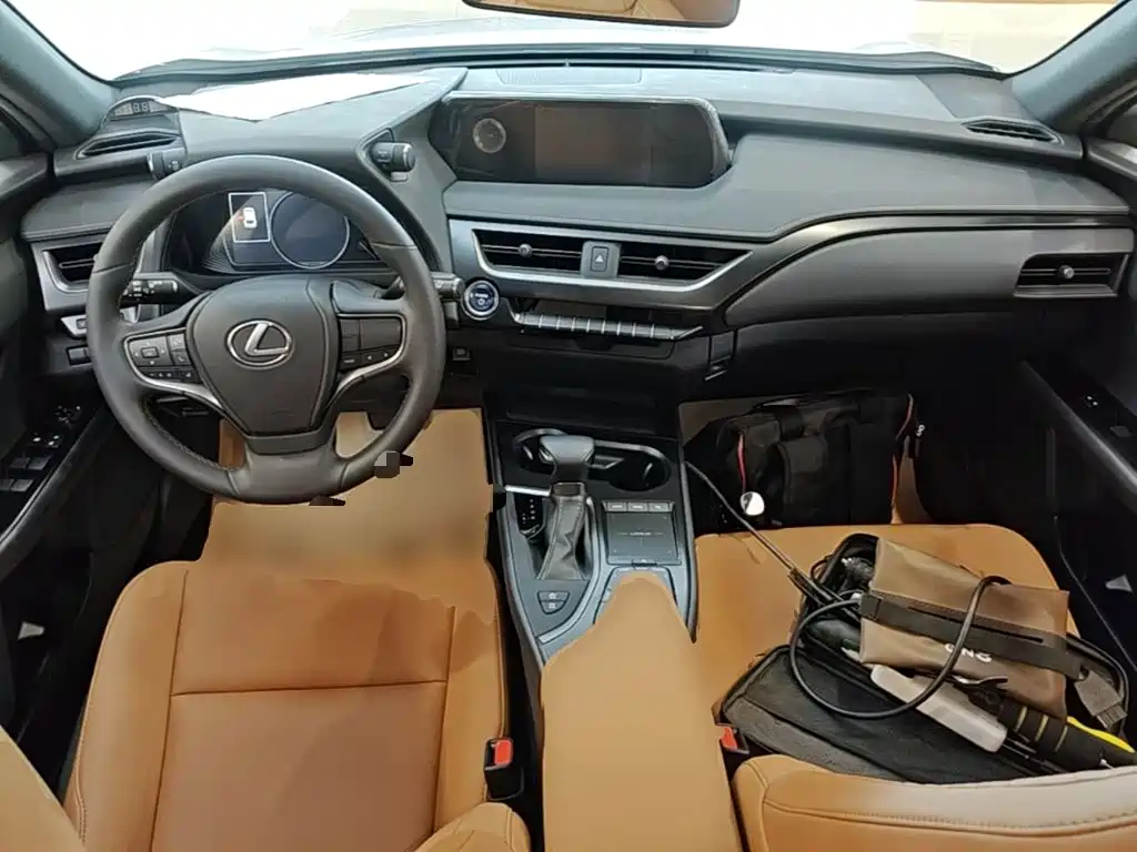 Lexus UX 2021 — фото 14