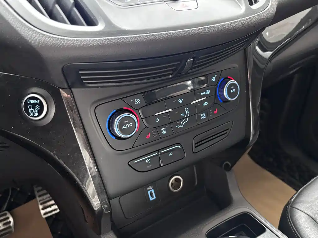 Ford Kuga 2016 — фото 13