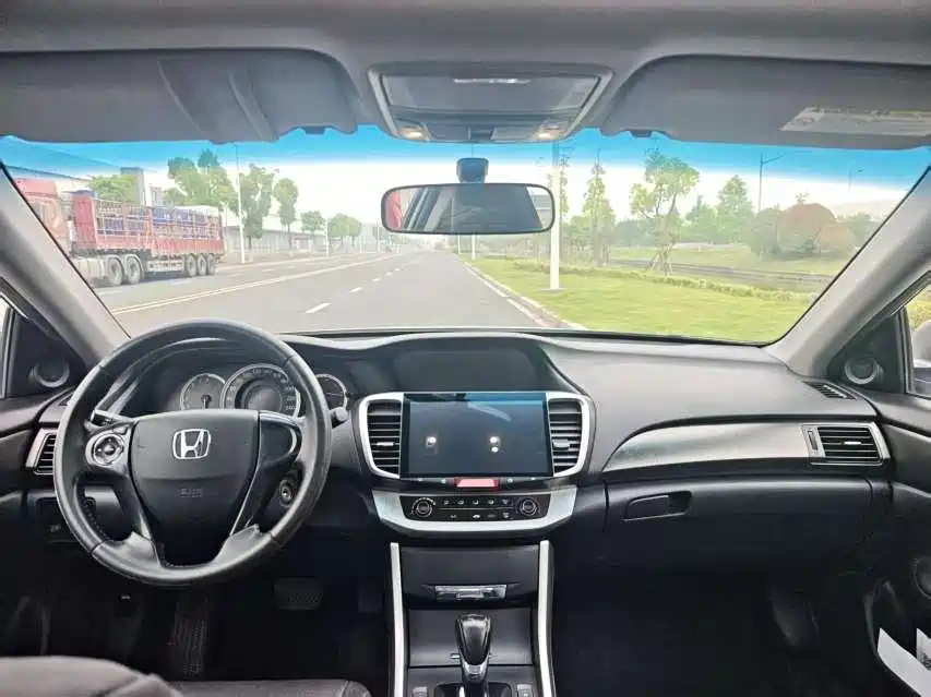 Honda Accord 2016 — фото 8