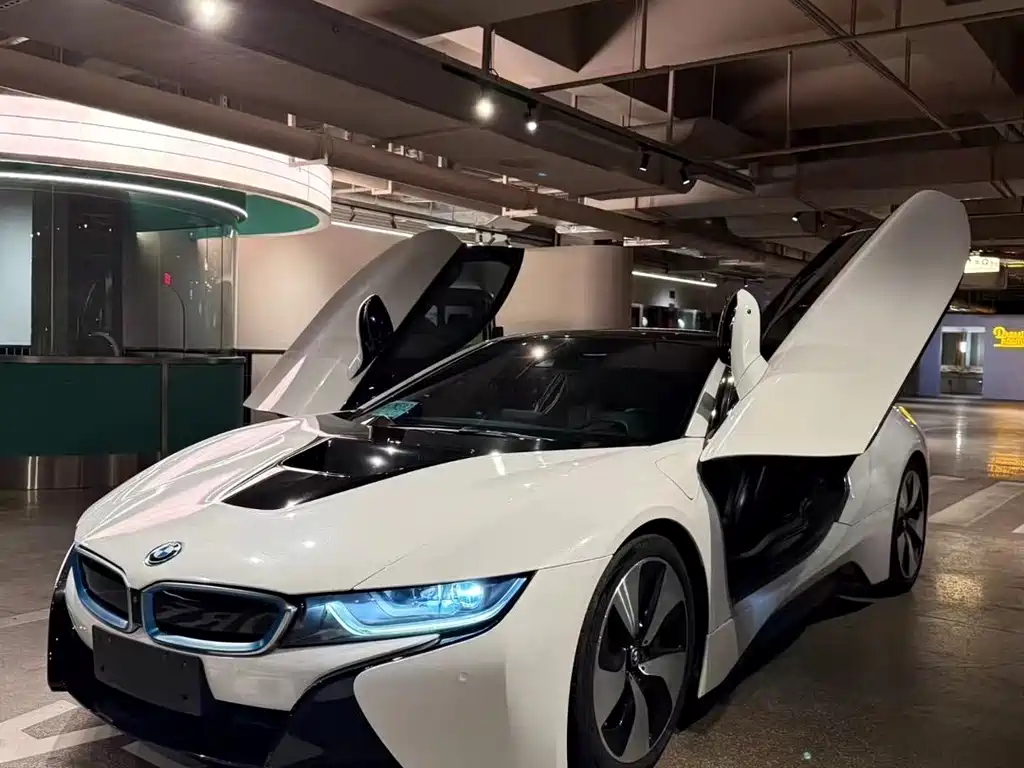 BMW i8 2018 — фото 1