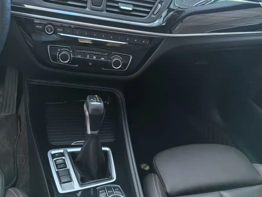 BMW 1 Series 2019 — фото 10