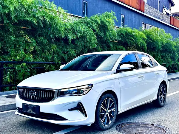 Geely Emgrand 2022