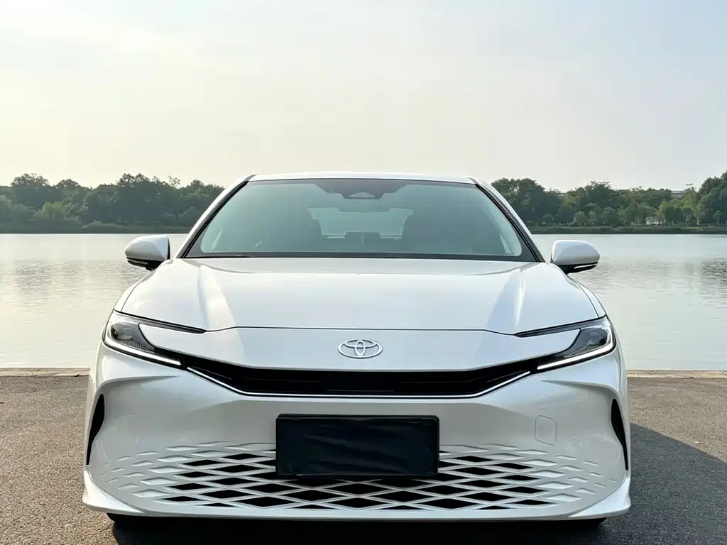 Toyota Camry 2026 — фото 1