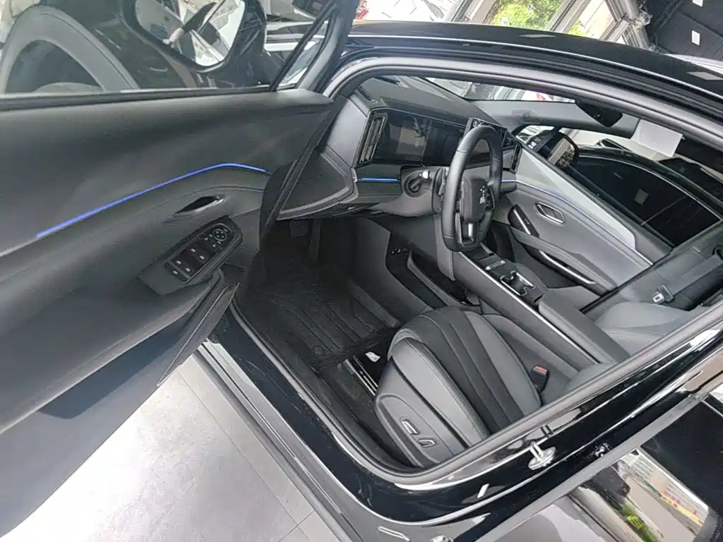 BYD L DM-i 2026 — фото 16