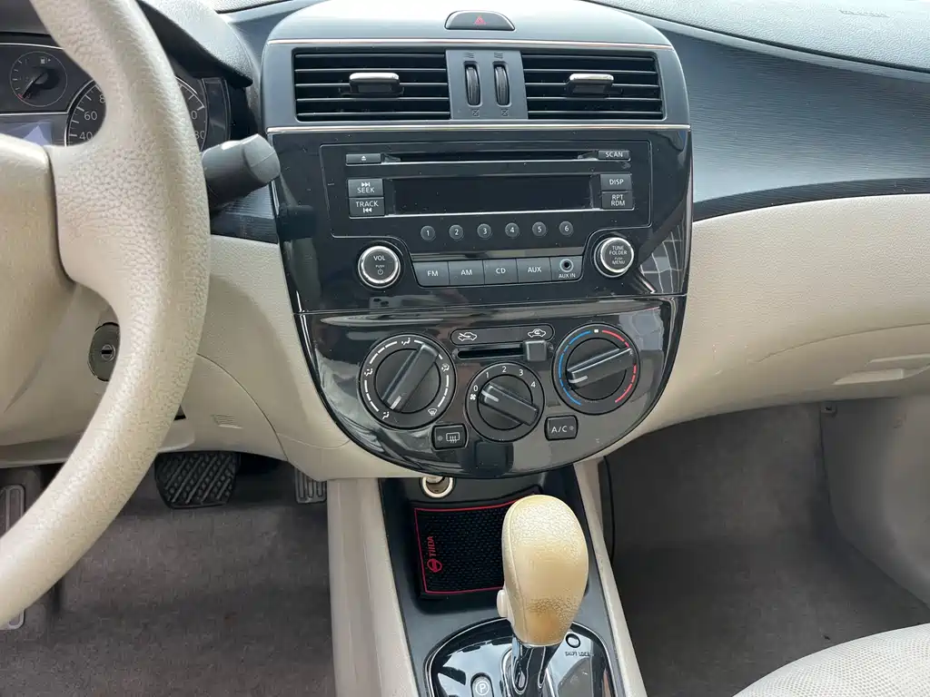 Nissan Tiida 2012