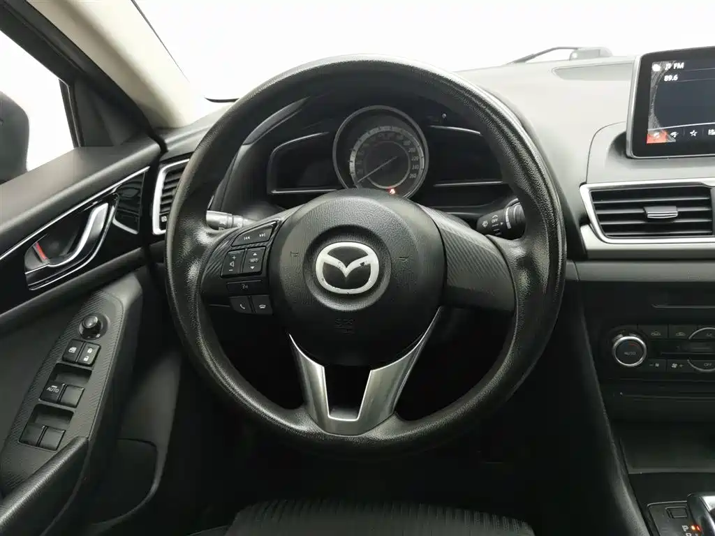 Mazda 3 Axela 2016 — фото 11