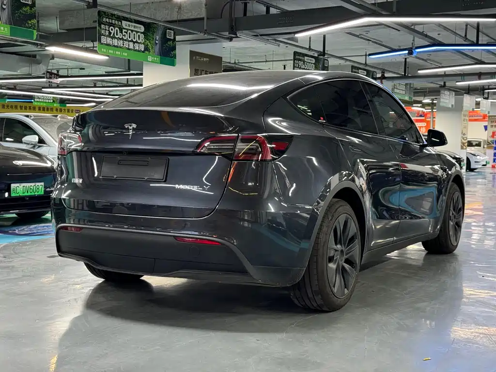Tesla Model Y 2024 — фото 14