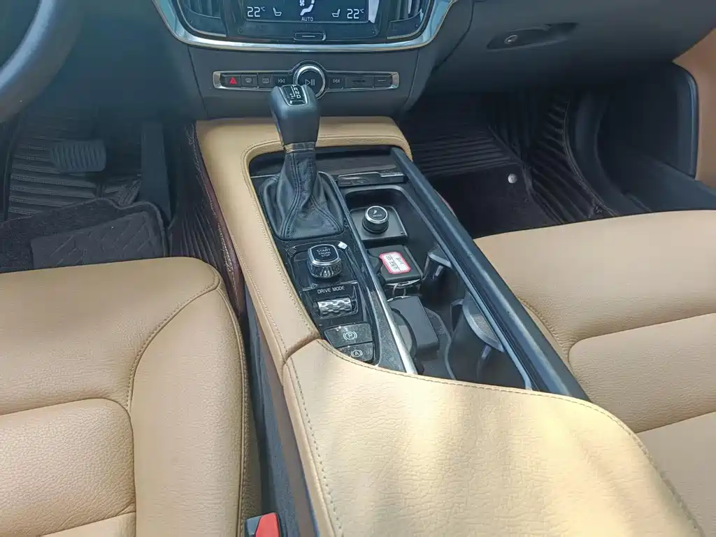 Volvo S90 2018 — фото 11