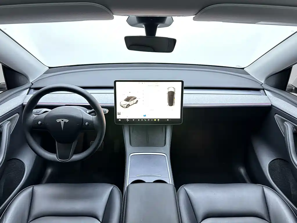 Tesla Model Y 2024 — фото 13
