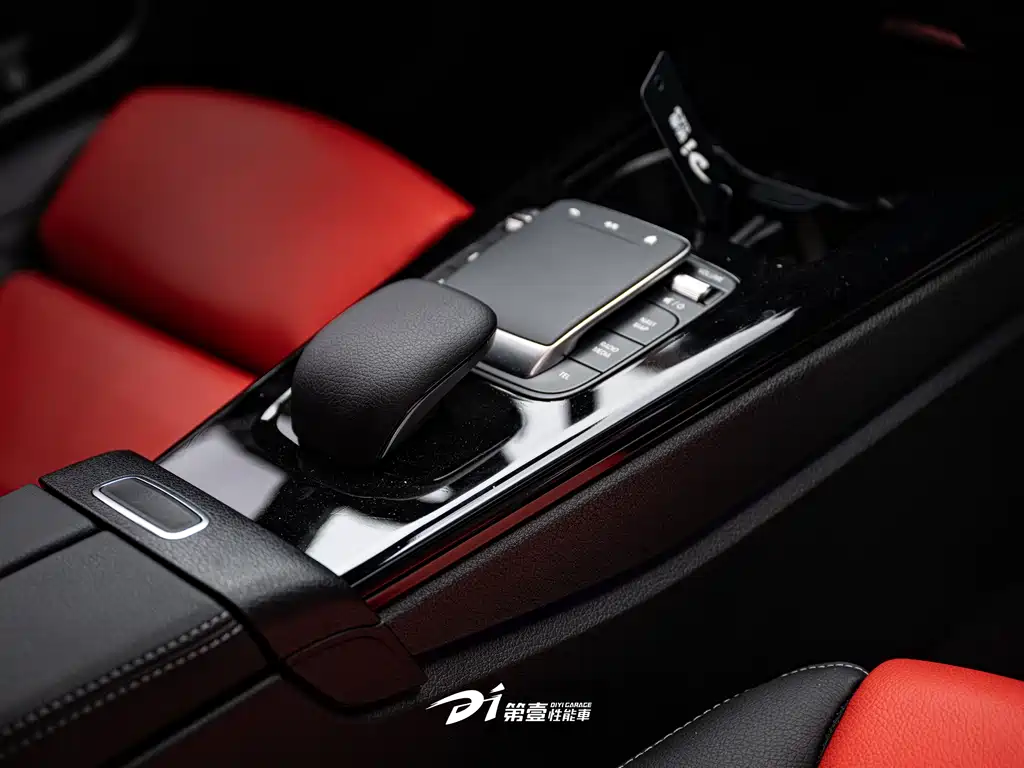 Mercedes-Benz A-Class AMG 2024 — фото 9