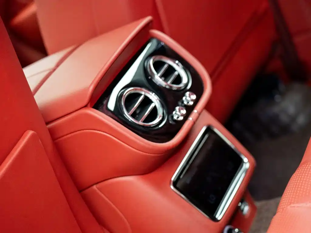 Bentley Bentayga 2022 — фото 13