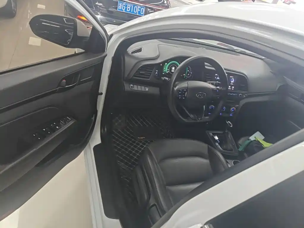 Hyundai Elantra 2020 — фото 16