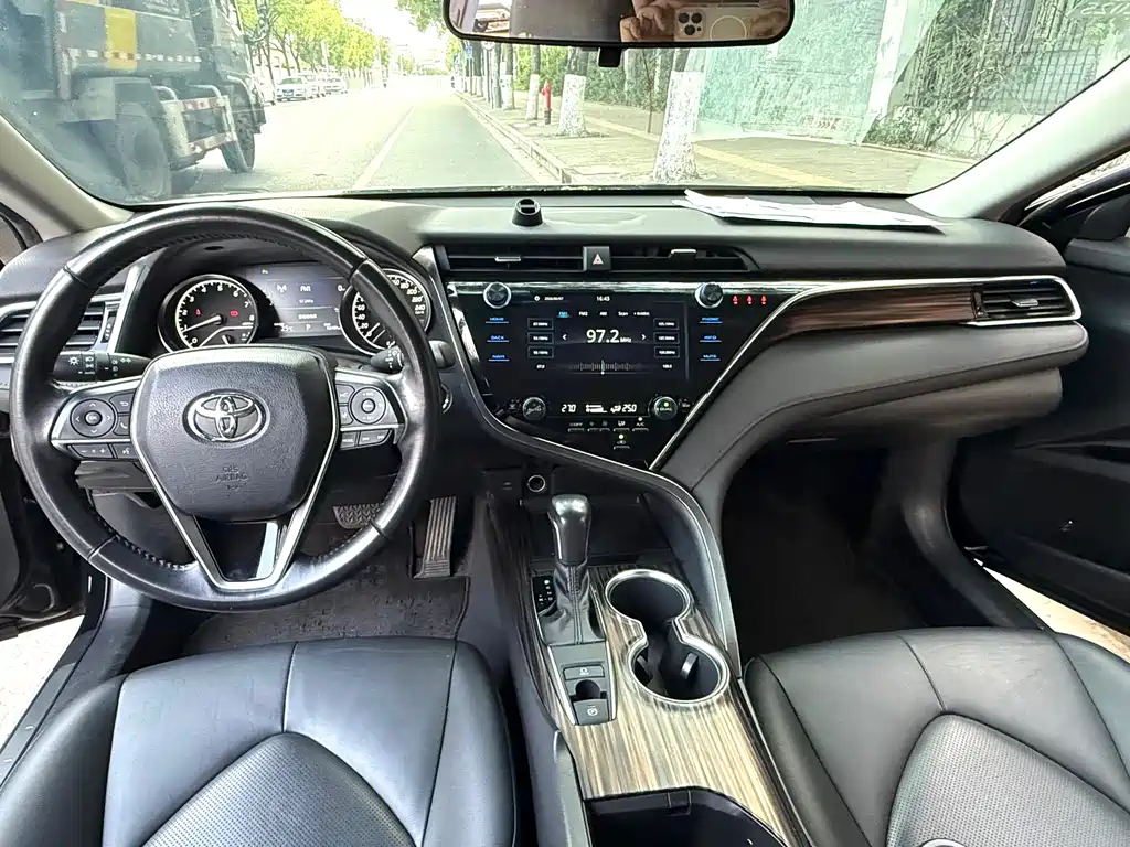 Toyota Camry 2019 — фото 13