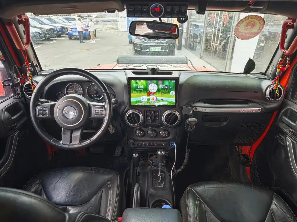 Jeep Wrangler 2015 — фото 12