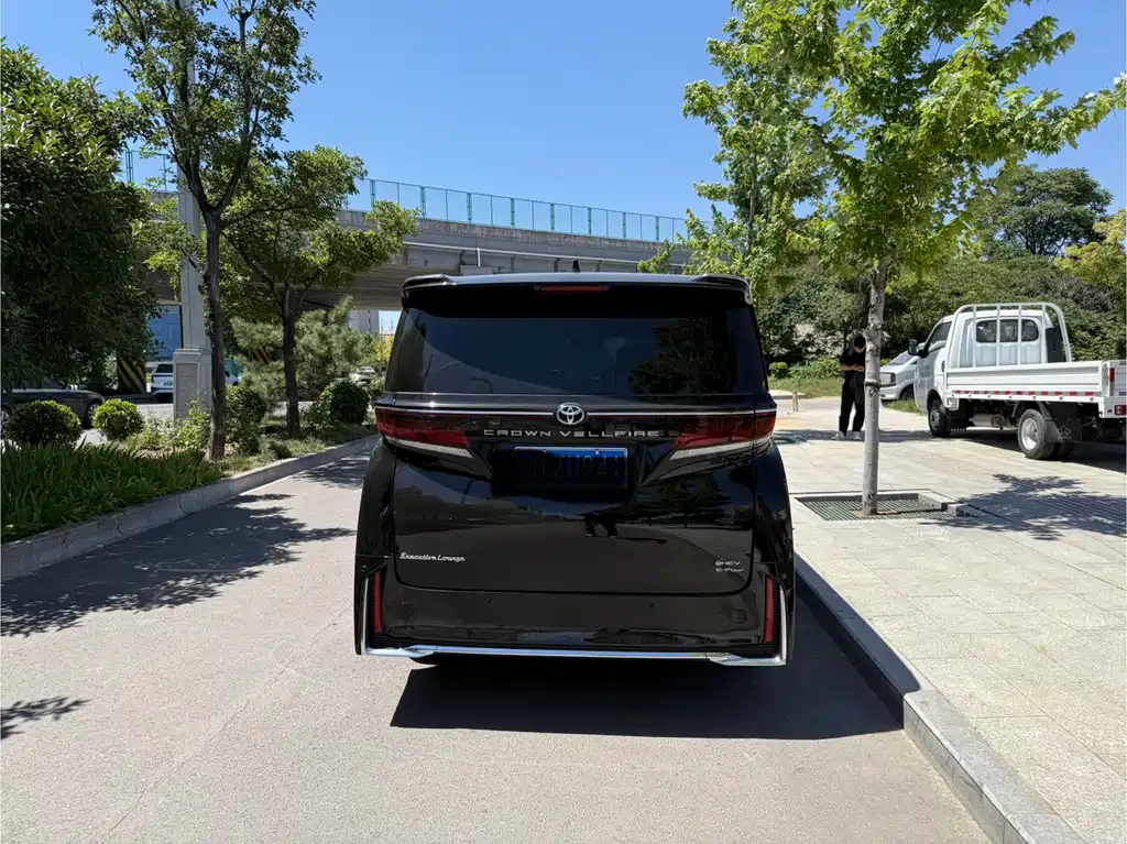 Toyota Vellfire 2025 — фото 5