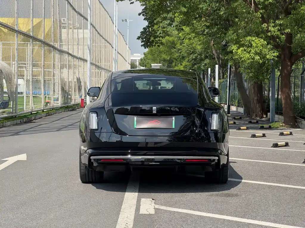 Rolls-Royce Phantom 2024 — фото 4