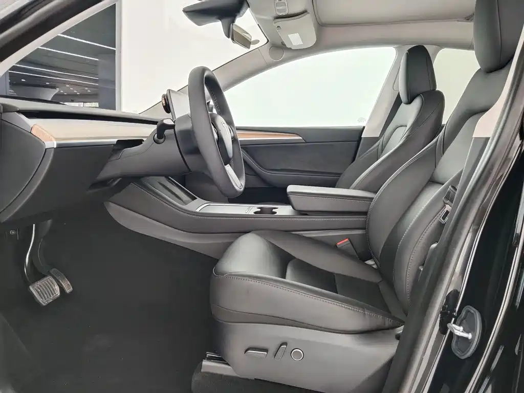 Tesla Model Y 2023 — фото 12