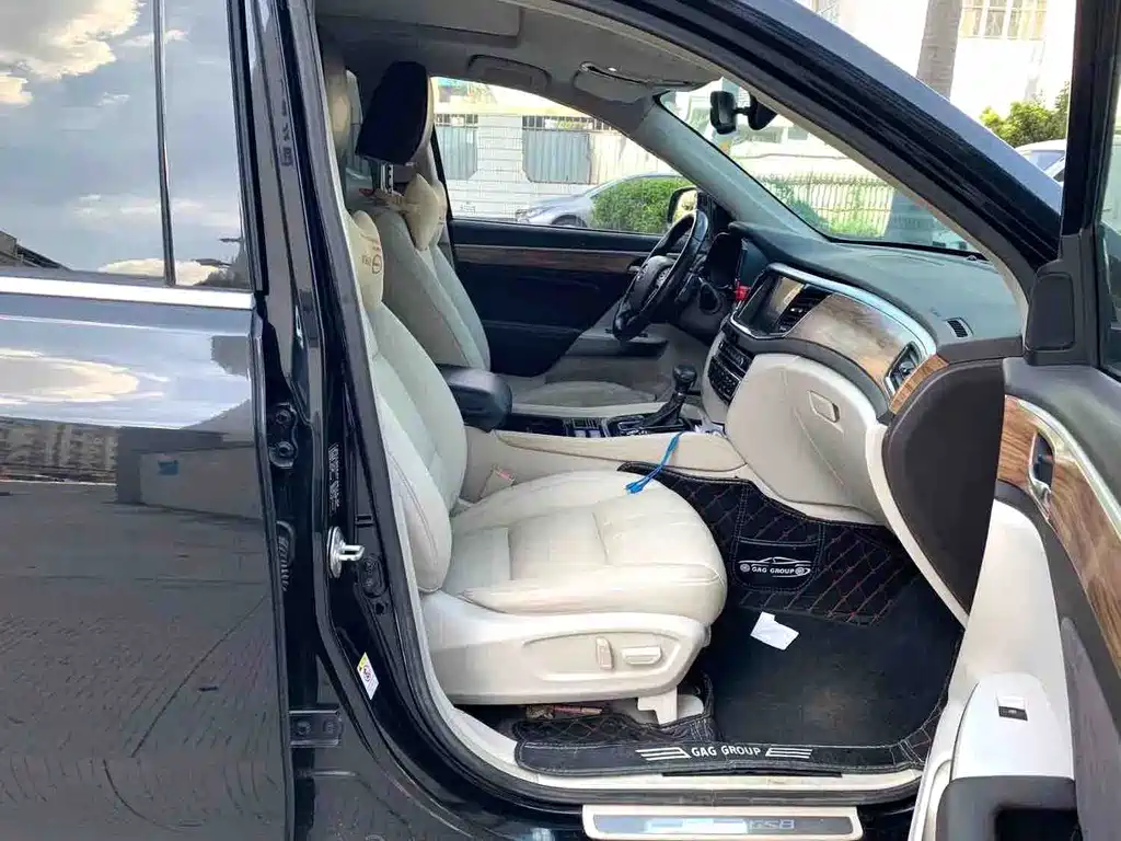 GAC Trumpchi GS8 2017 — фото 16