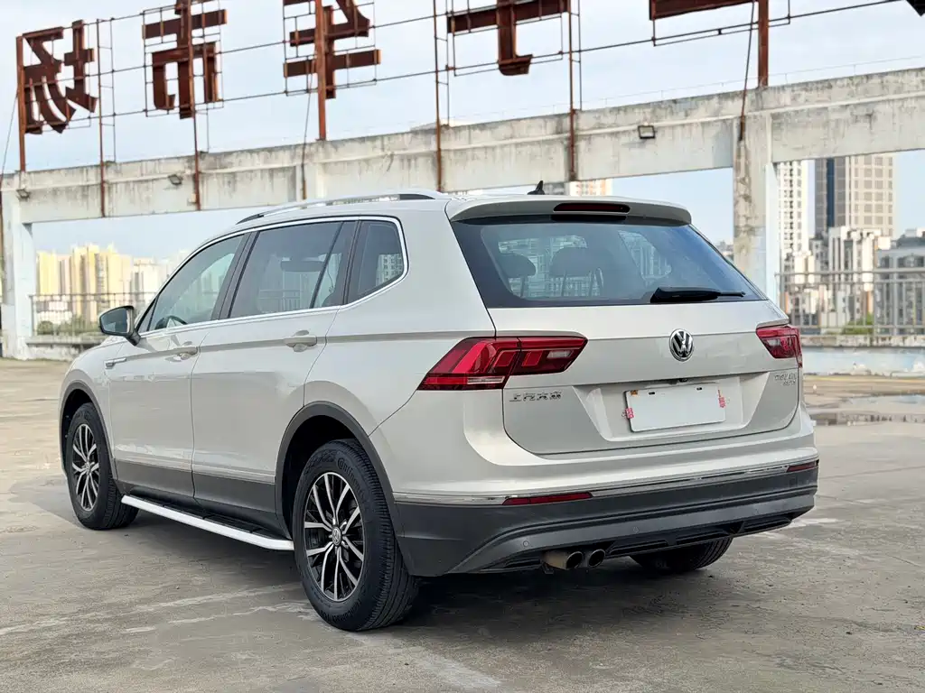 Volkswagen Tiguan L 2017 — фото 10