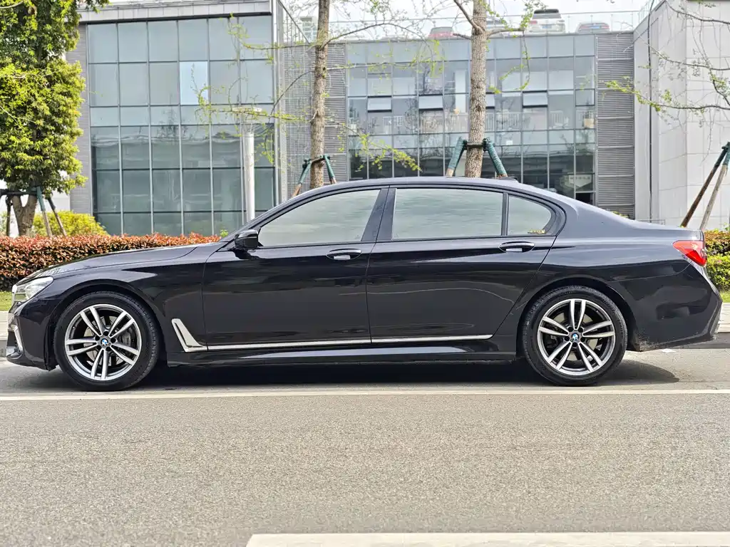 BMW 7 Series 2018 — фото 3