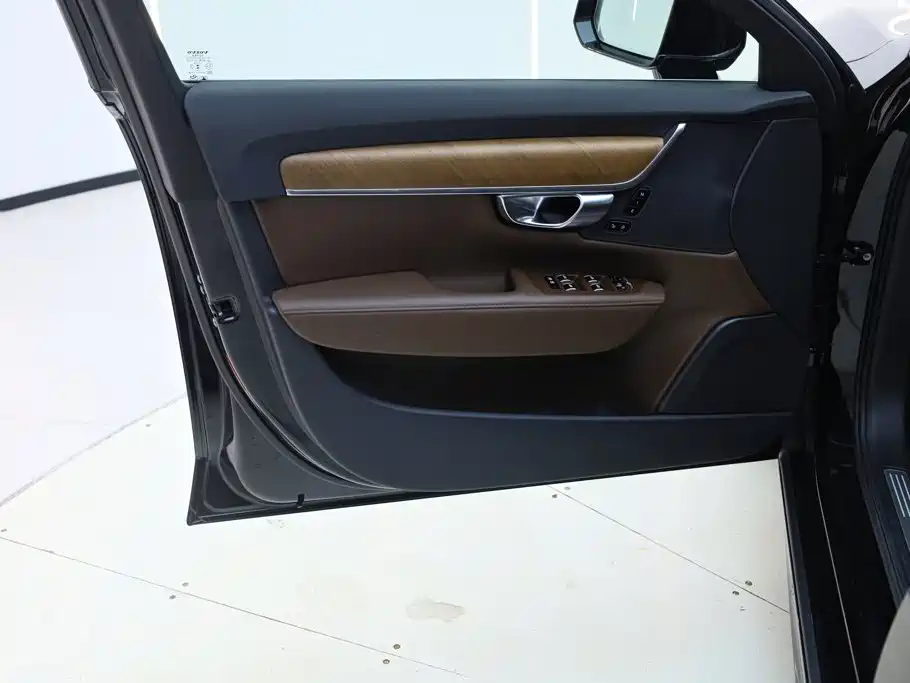 Volvo S90 2025 — фото 18