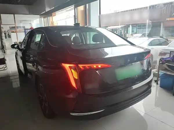Hongqi E-QM5 2023
