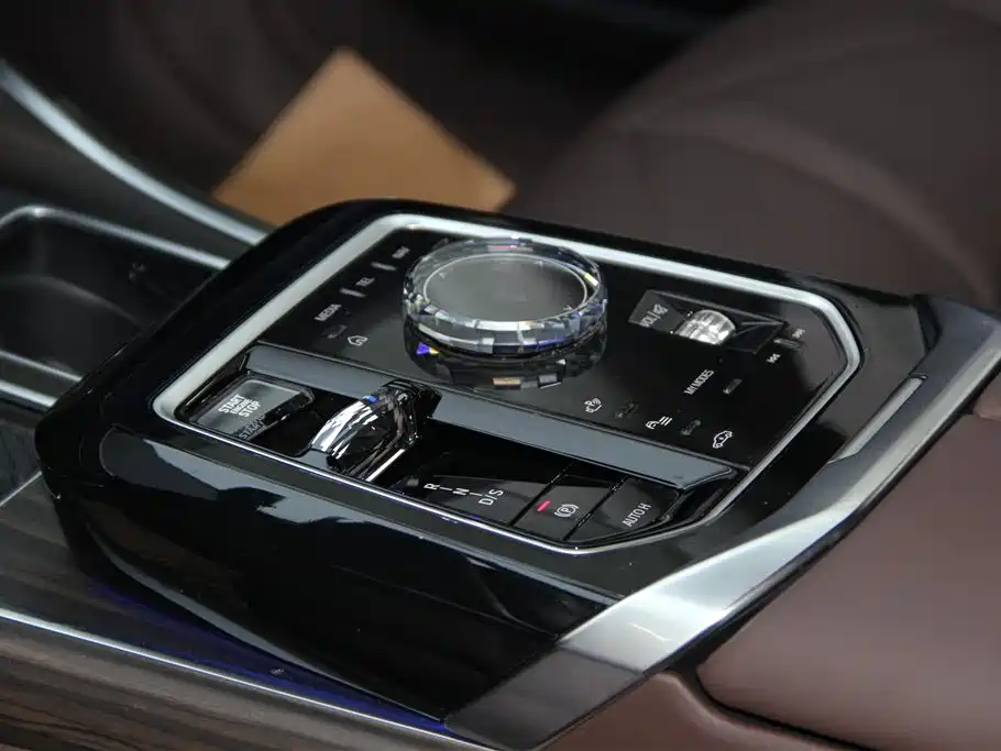 BMW 7 Series 2025 — фото 20