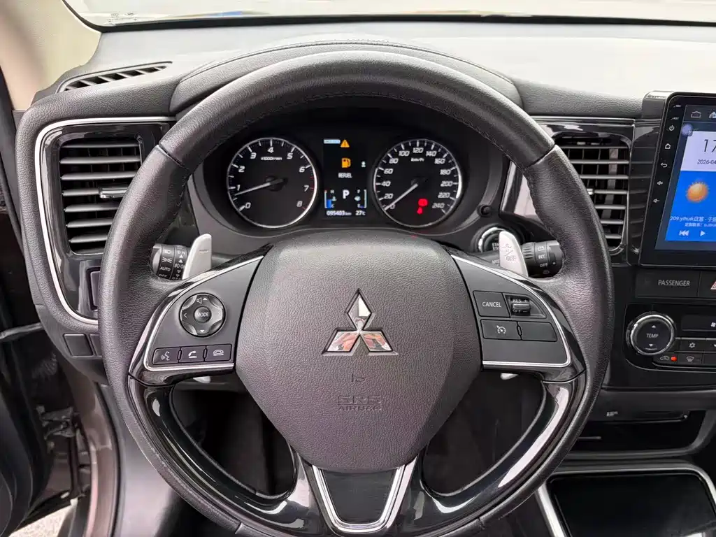 Mitsubishi Outlander 2018 — фото 13