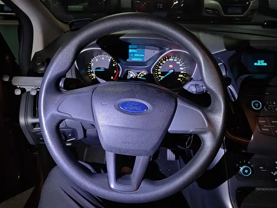 Ford Focus 2016 — фото 15
