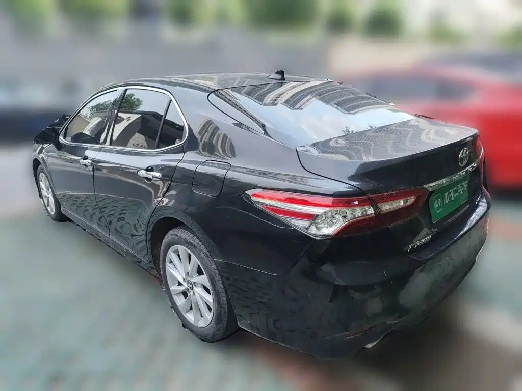 Toyota Camry 2023 — фото 4