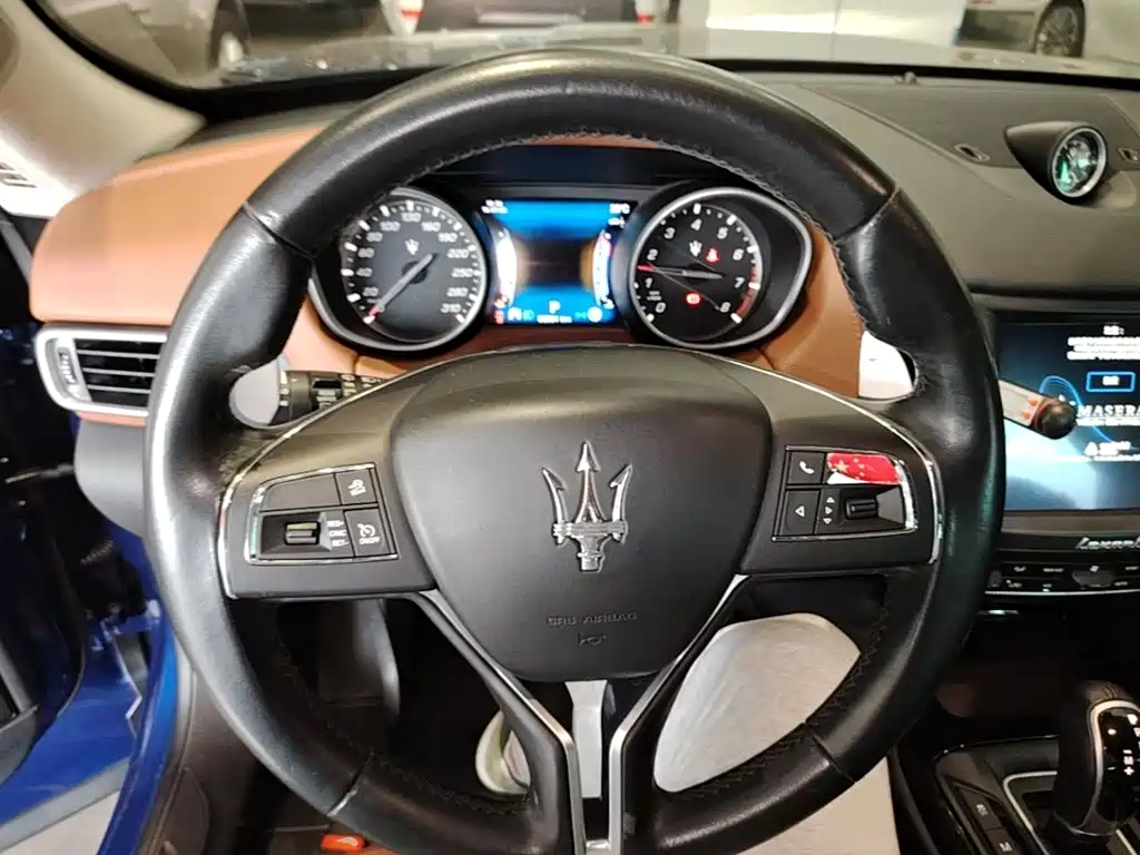 Maserati Levante 2018 — фото 11