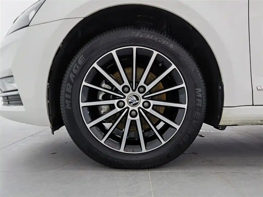 Skoda Octavia 2019 — фото 17