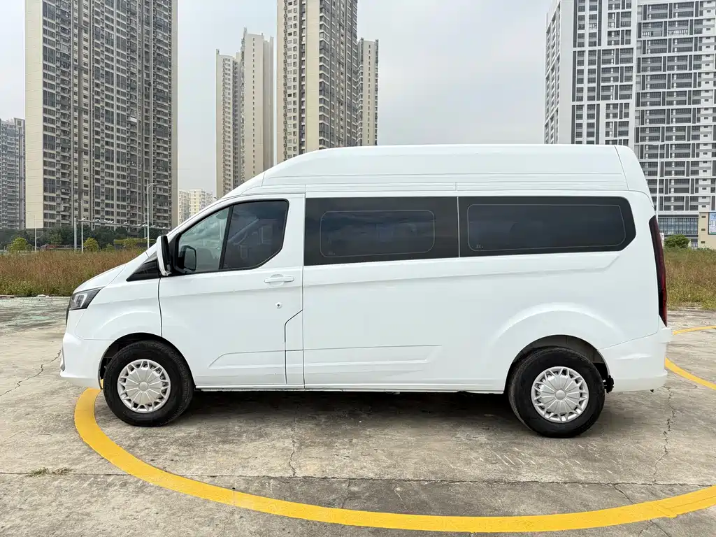 Ford Transit 2023 — фото 8