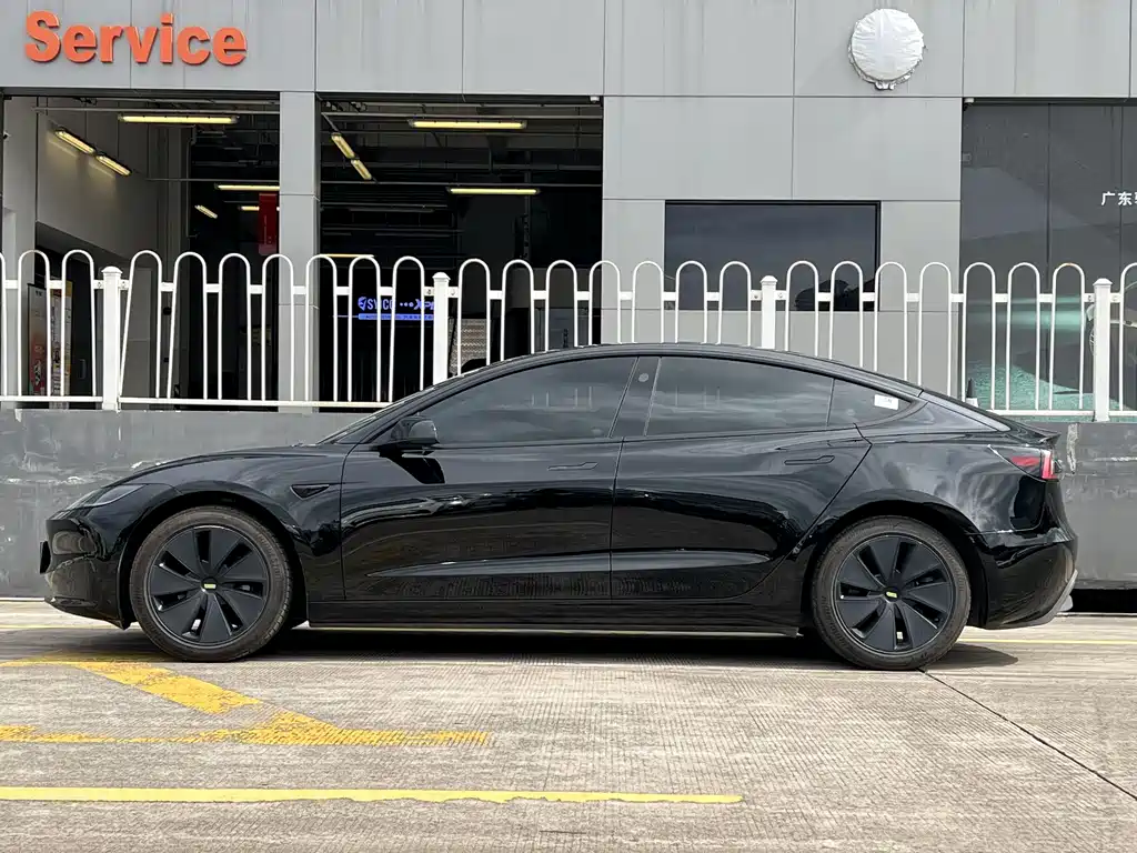 Tesla Model 3 2025 — фото 3
