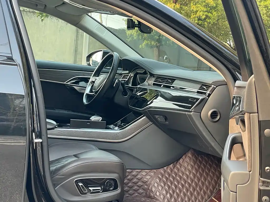 Audi A8 2021 — фото 11