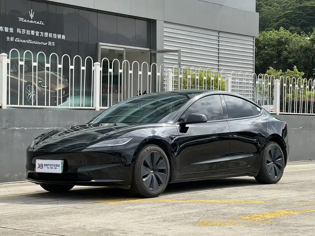 Tesla Model 3 2025 — фото 1