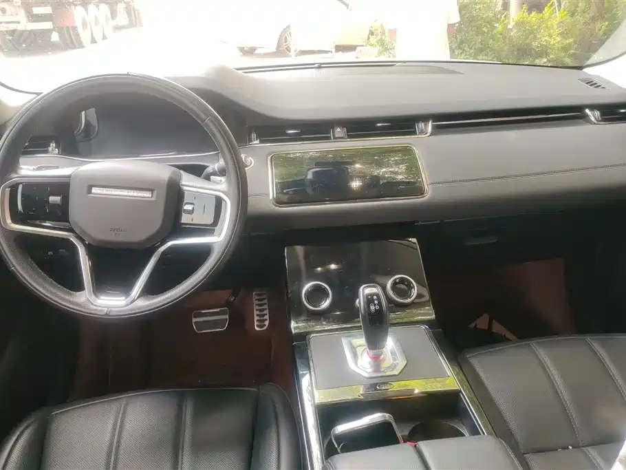 Land Rover Evoque 2023 — фото 12