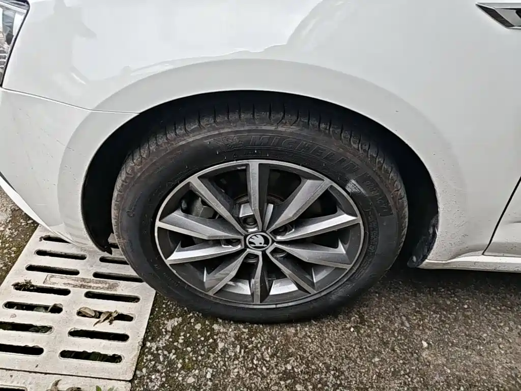 Skoda Octavia 2018 — фото 23