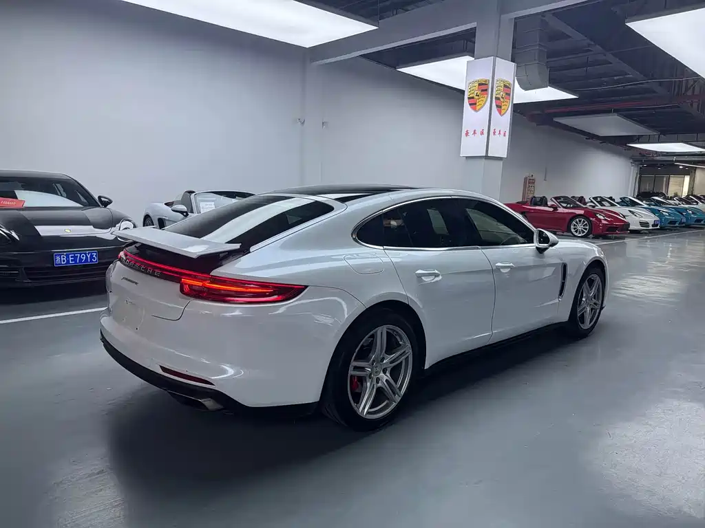 Porsche Panamera 2017 — фото 12