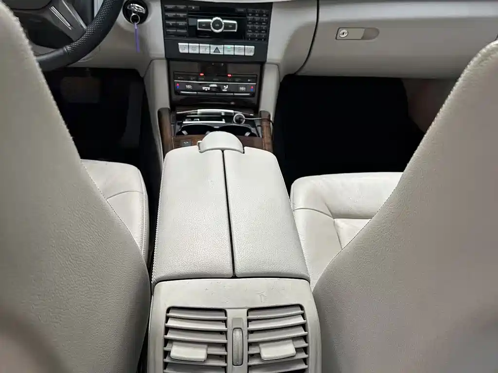Mercedes-Benz E-Class 2014 — фото 17