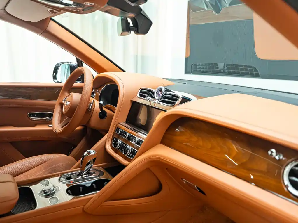 Bentley Bentayga 2025 — фото 15