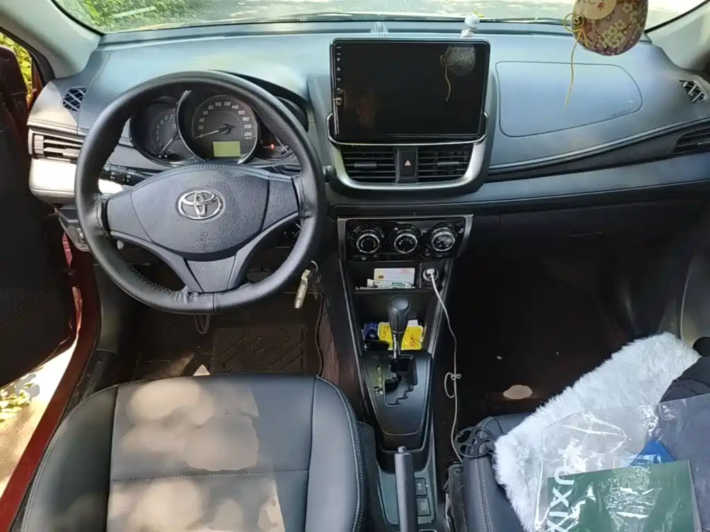 Toyota Yaris L 2021 — фото 10