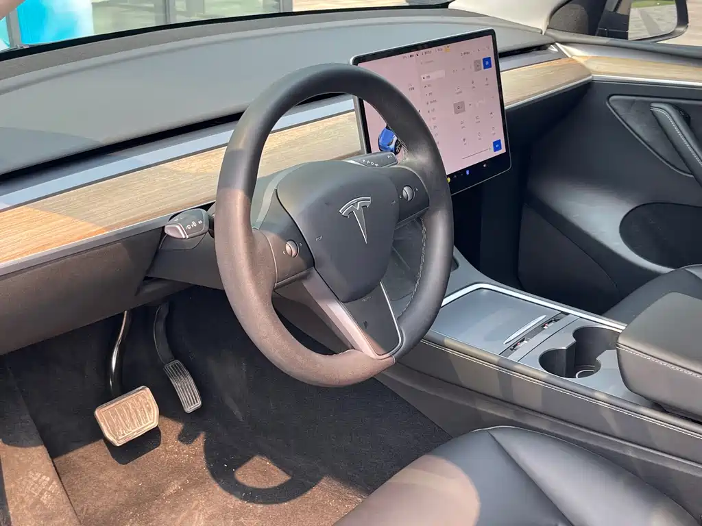 Tesla Model Y 2022 — фото 13