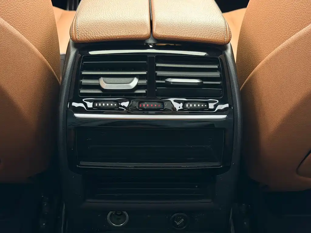 BMW 5 Series 2018 — фото 15